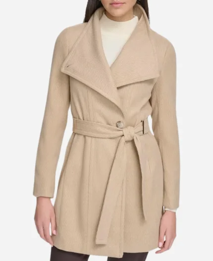 Jessie Movie Twas The Date Before Christmas 2024 Amy Groening Beige Coat