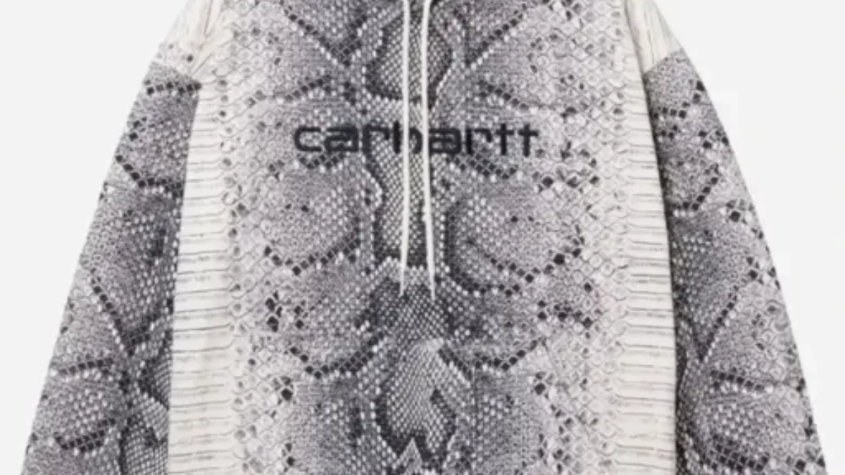 【Carhartt】 ★ HOODED SNAKE AOP SWEATSHIRT ★ 起毛 Carhartt】 ☆ HOODED SNAKE AOP SWEATSHIRT ☆ 起毛 (Carhartt