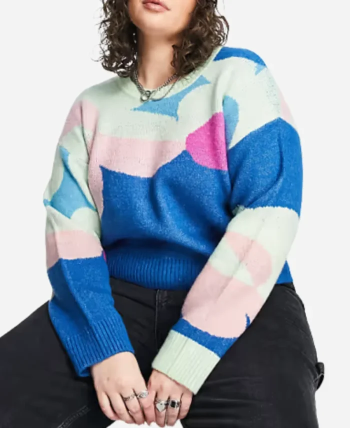 Millie Davis The Umbrella Academy S04 Floral Sweater