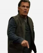 Josh Brolin Weapons 2025 Green Vest
