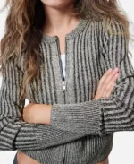 Nina Singh TV-Series Art Detectives 2025 Shazia Malik Ribbed Zipper Gray Cardigan
