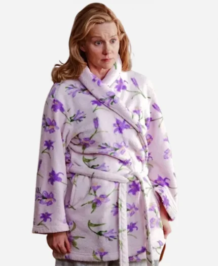 Laura Linney Robe