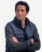 Caught S01 Juan Minujín Blue Vest