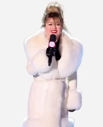 Kelly Clarkson White Fur Coat