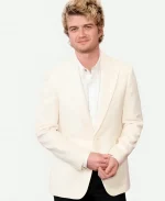 Joe Keery Golden Globe Awards 2026 Off White Blazer