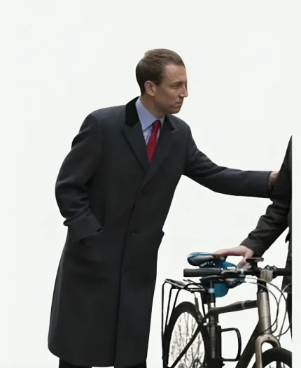 Tobias Menzies The Night Manager S01 Geoffrey Dromgoole Gray Coat