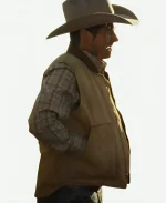 Kevin Zegers The Madison 2026 Beige Cotton Vest