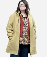 Elena Ravenscroft Tv Series Run Away S01 Ruth Jones Yellow Hooded Coat