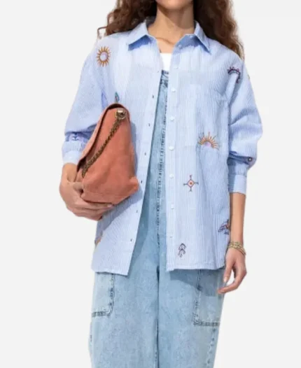 Théa Maillol TV-Series Nouveau jour Season 01 Marion Aymé Blue Striped Shirt