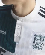 liverpool-fc-95-away-football-jersey-collar-close-up-view